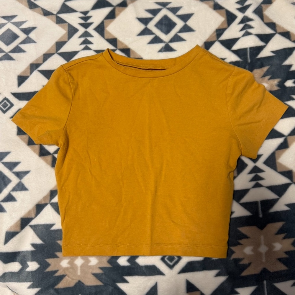 Mustard Yellow Fitted Crop Top – Short Sleeve Crew Neck – Minimalist Basic